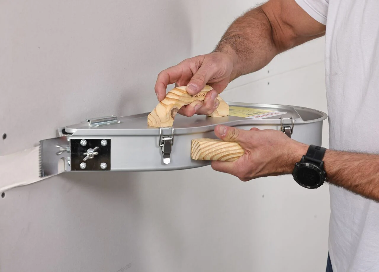ToolPro Aluminum Drywall Banjo Taper - Image 3